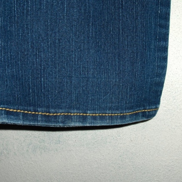 True religion billy super t 30, measure 32-34"w 32"| 8 1/2" rise, 7 1/2" a-1 - Picture 2 of 8